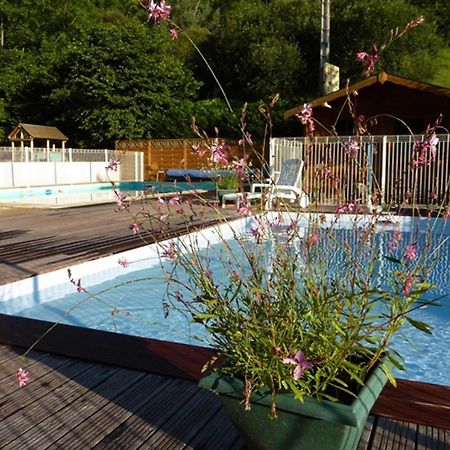 Camping Le Rey Louvie Juzon Exterior photo