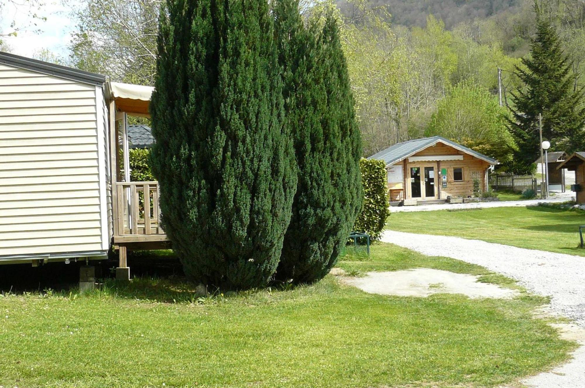 Camping Le Rey Louvie Juzon Exterior photo