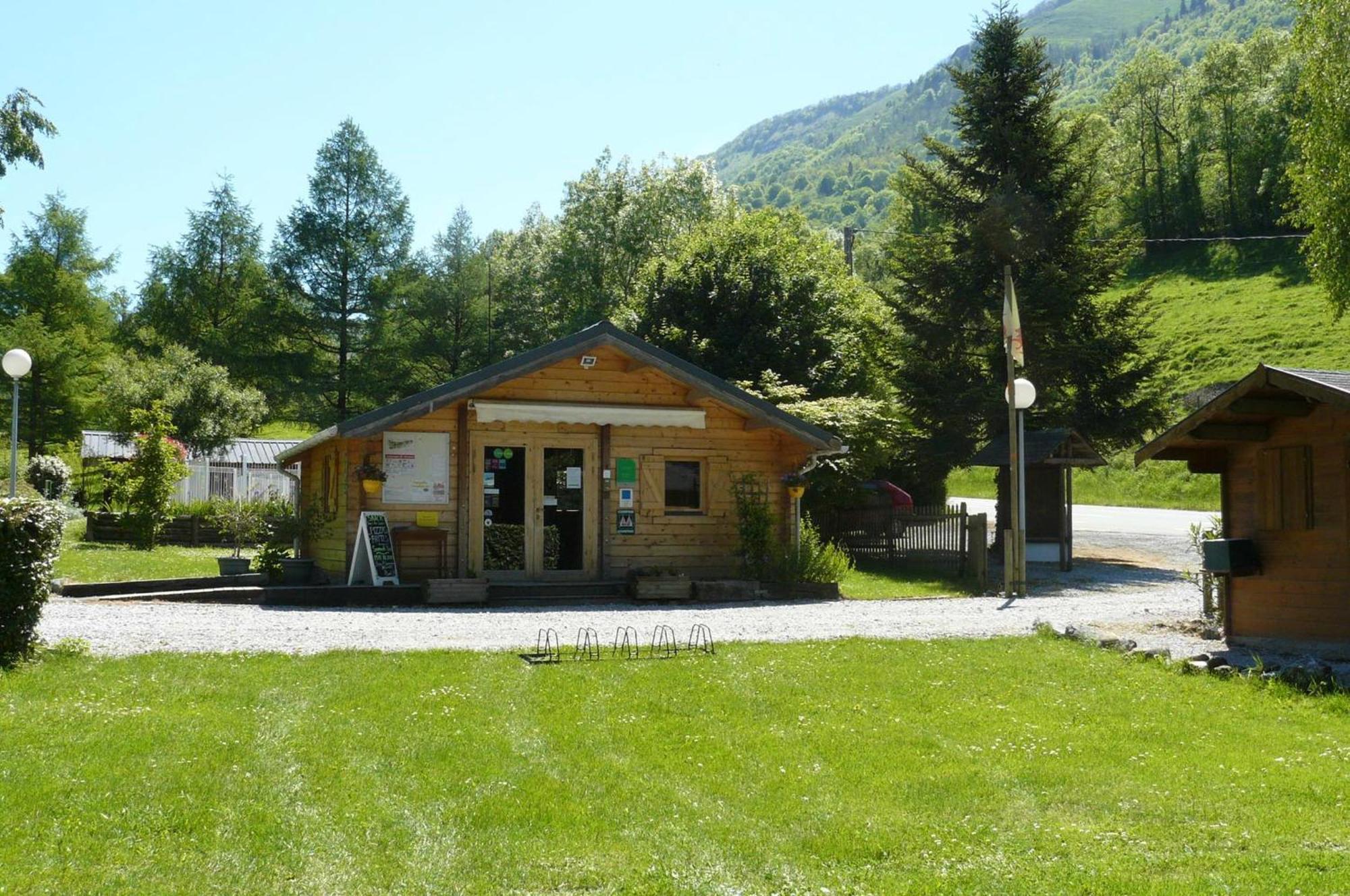 Camping Le Rey Louvie Juzon Exterior photo