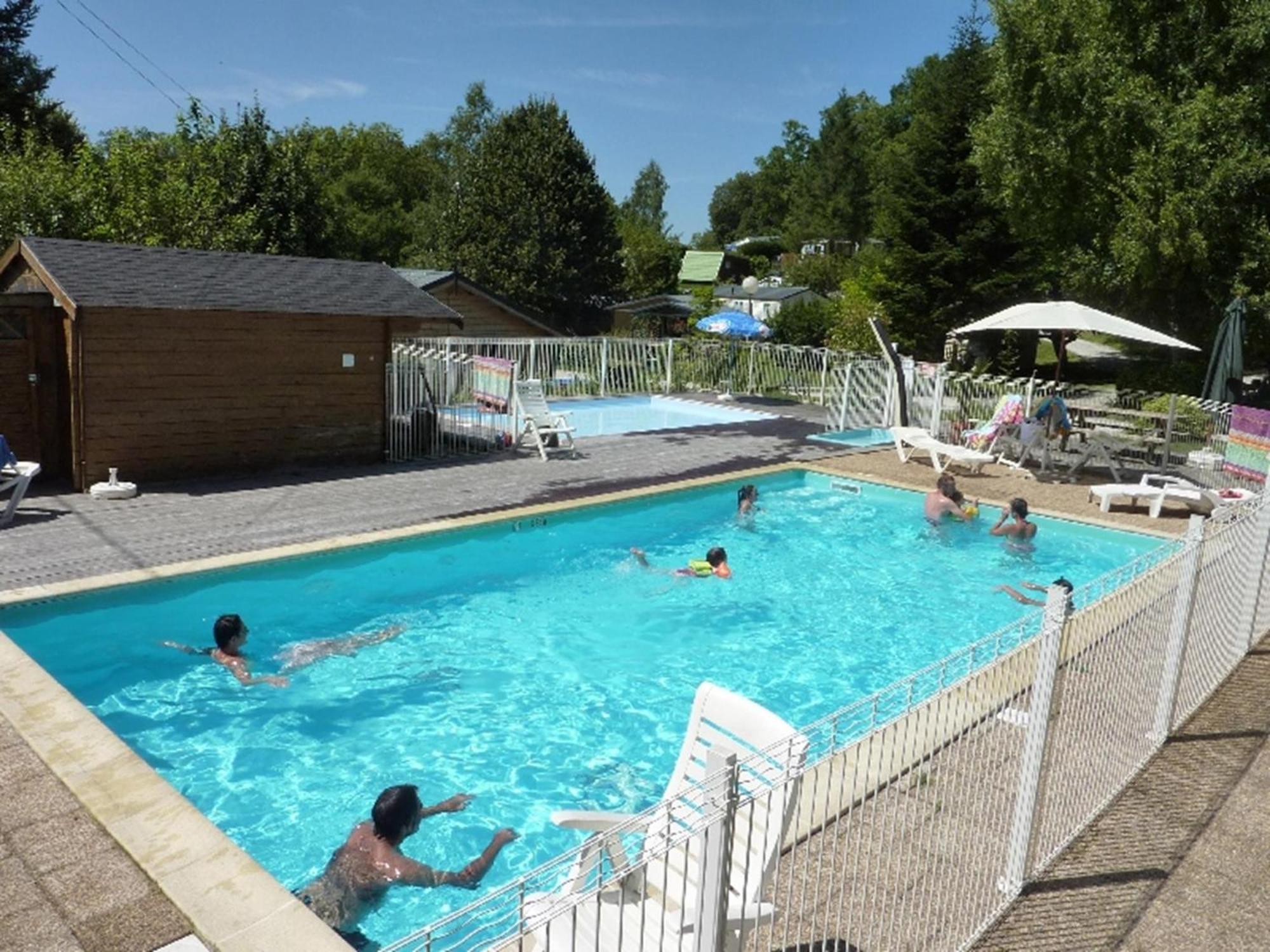 Camping Le Rey Louvie Juzon Exterior photo