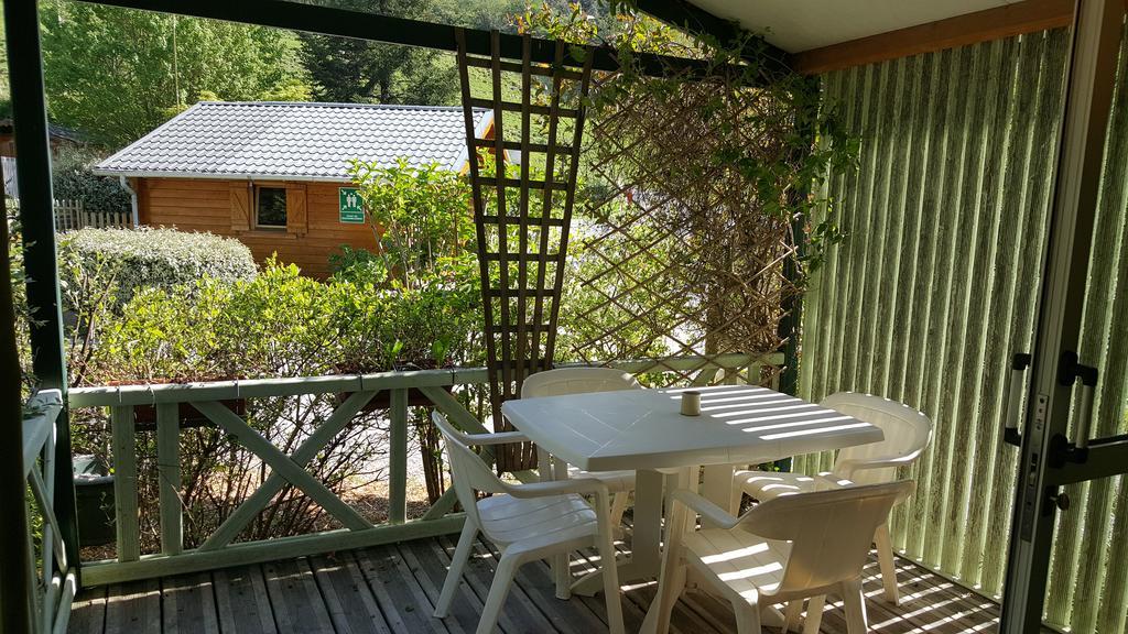 Camping Le Rey Louvie Juzon Exterior photo