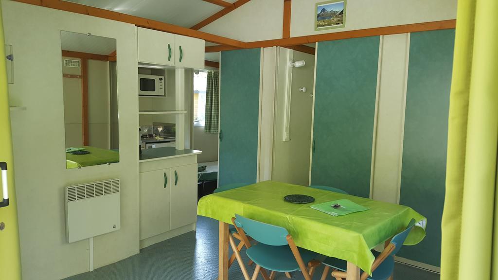 Camping Le Rey Louvie Juzon Exterior photo