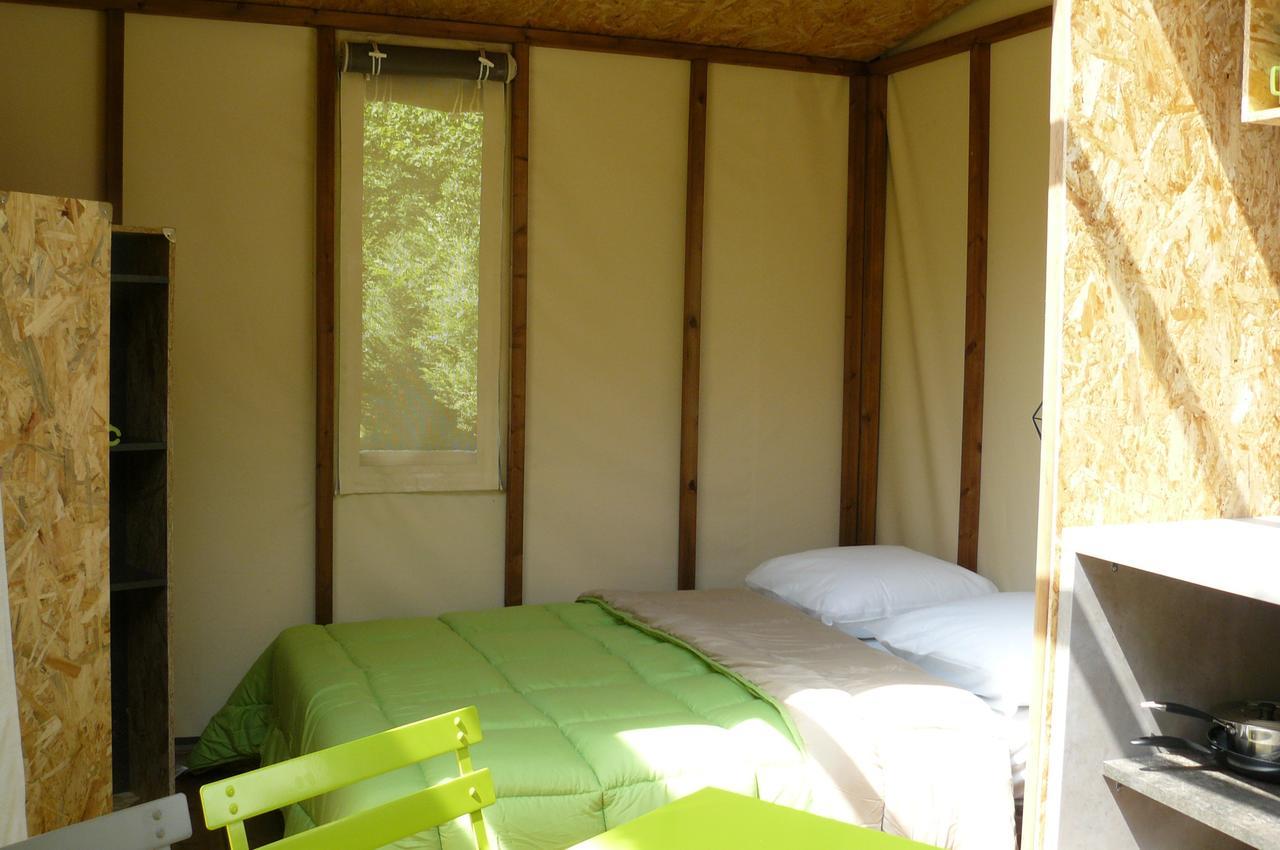 Camping Le Rey Louvie Juzon Exterior photo