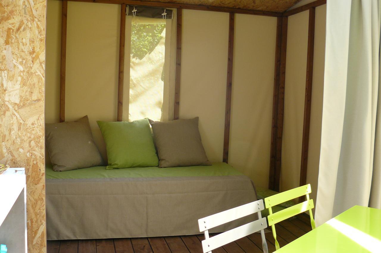 Camping Le Rey Louvie Juzon Exterior photo