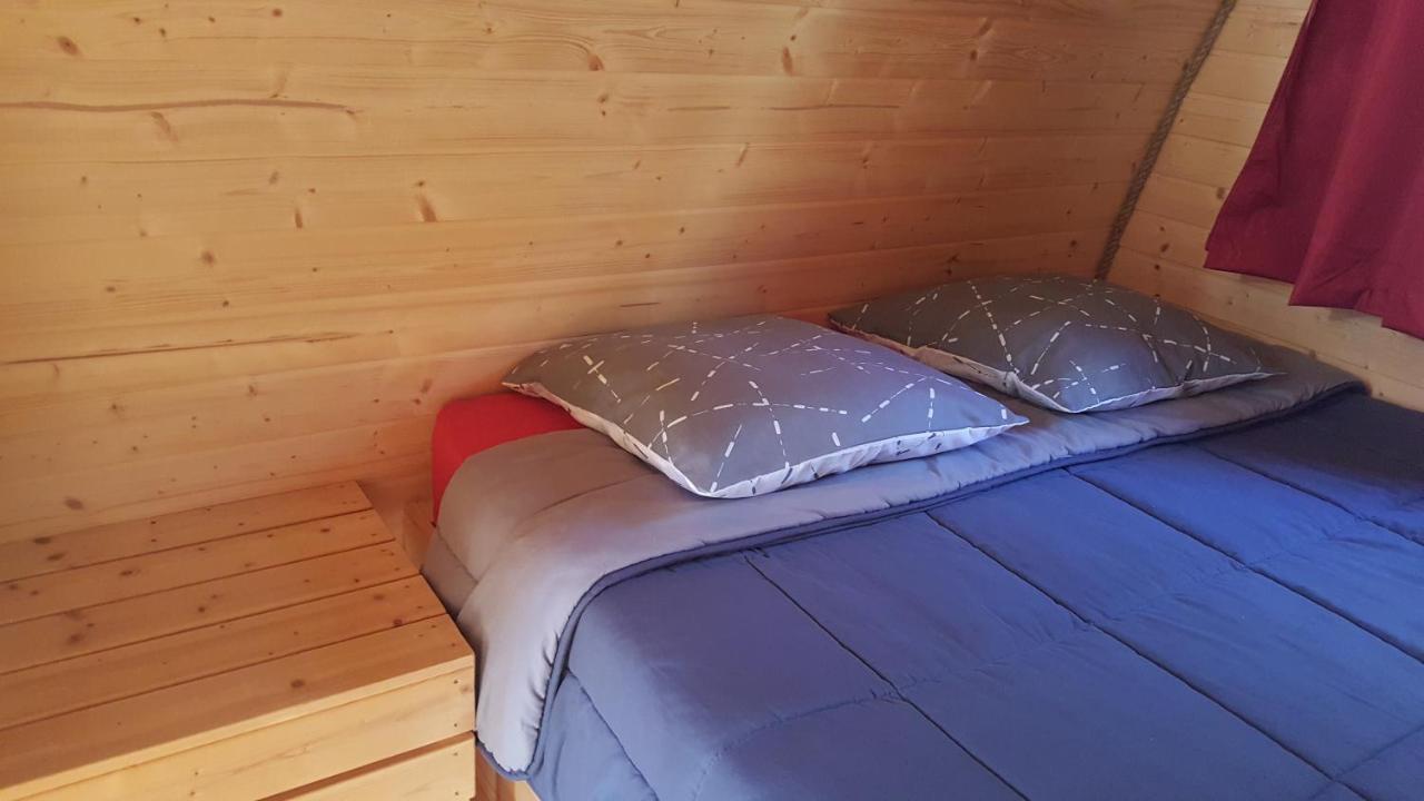 Camping Le Rey Louvie Juzon Exterior photo